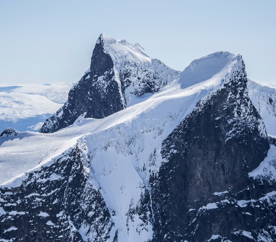 Norske snødekte fjelltopper